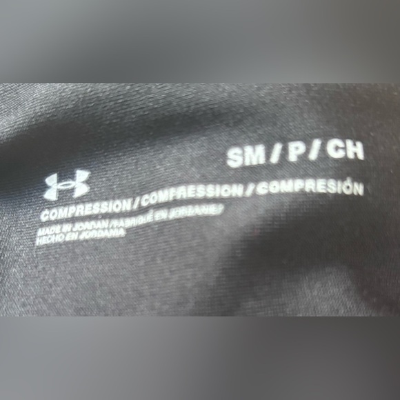 Under Armour crop compression women Sz small - Picture 9 of 9